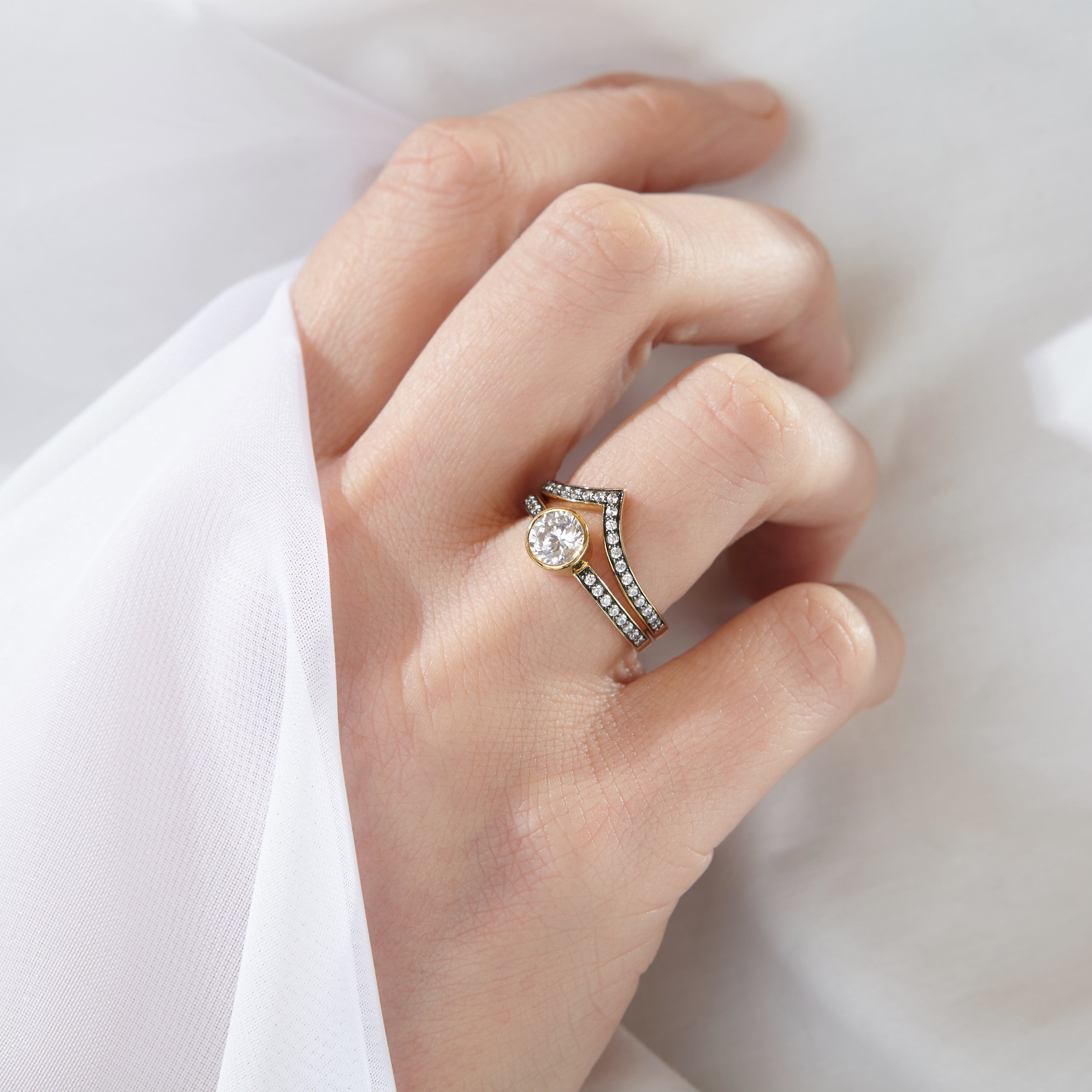 Cleopatra Chevron Diamond Ring Set. 18k White Gold or Platinum. - MONARC CONCIERGE