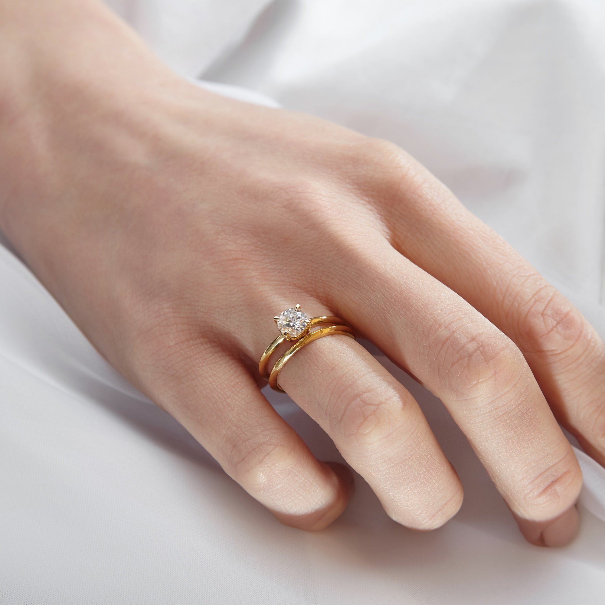 Coeur Diamond Solitaire Ring. 18k Yellow Gold - MONARC CONCIERGE