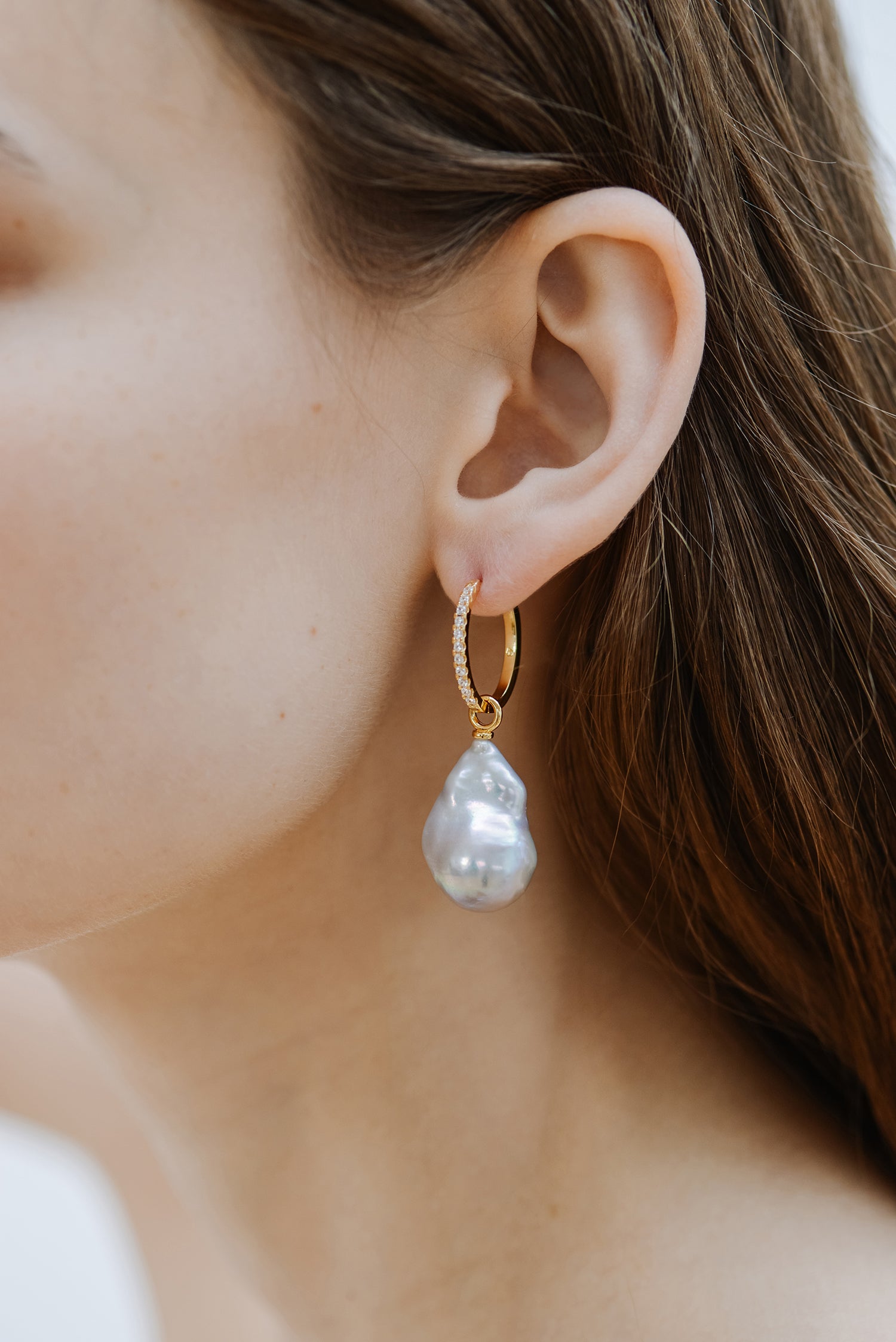 Embrasé Diamond Pearl Hoop 9k Yellow Gold