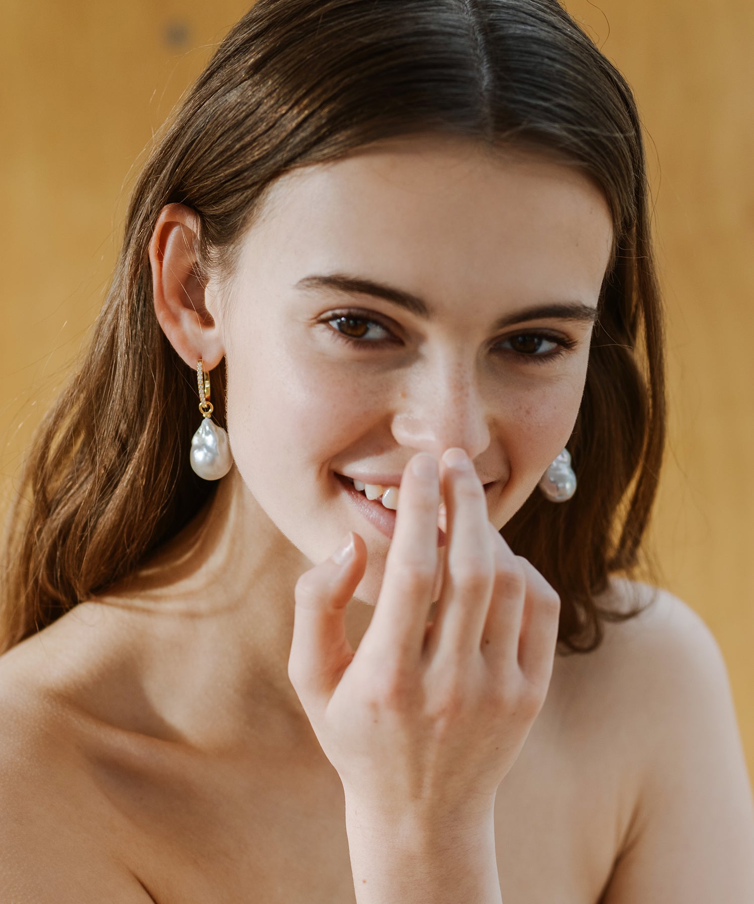 Embrasé Diamond & Pearl Hoop Earrings. 9k White Gold - MONARC CONCIERGE