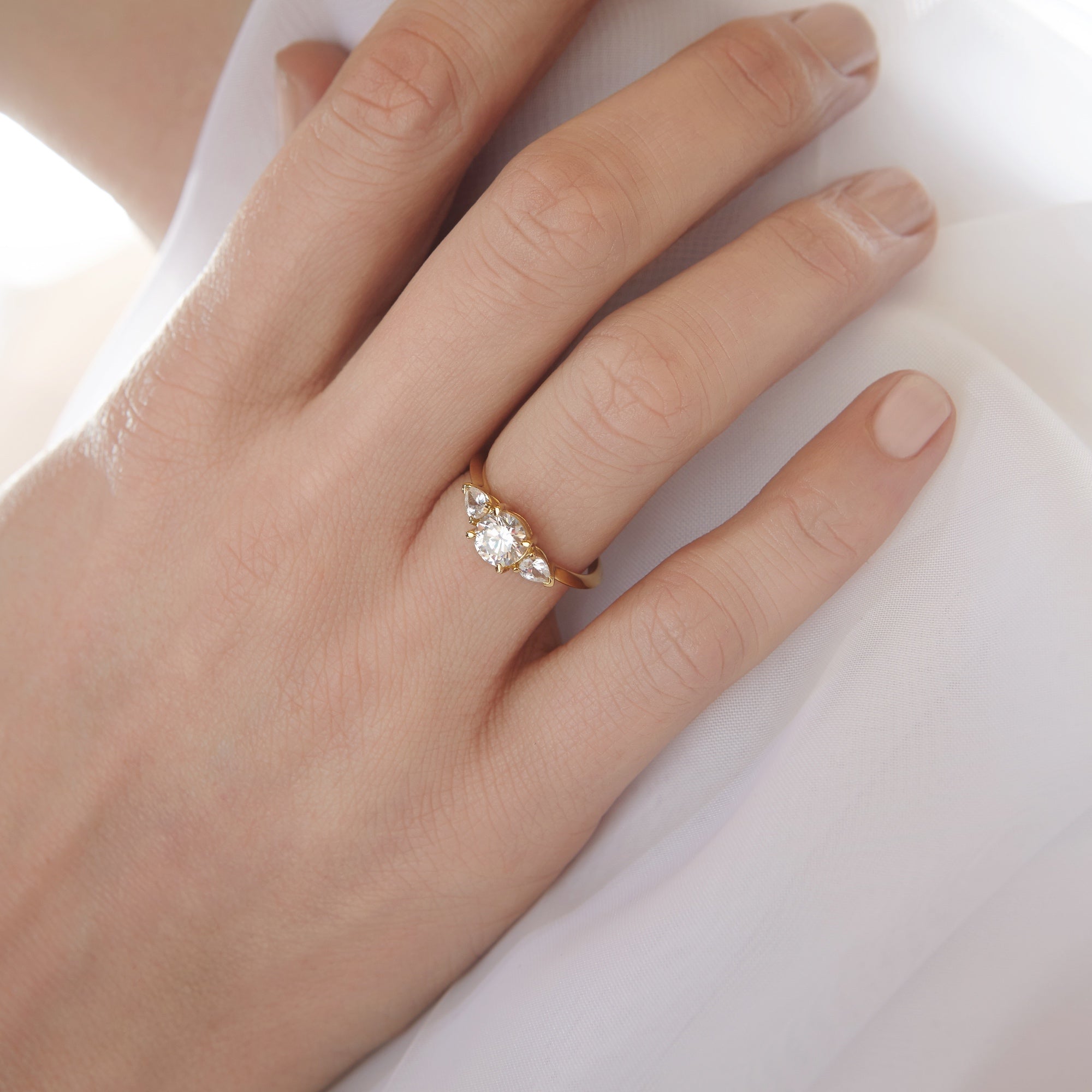 The Reine Diamond Trilogy Ring. 18k Yellow Gold - MONARC CONCIERGE