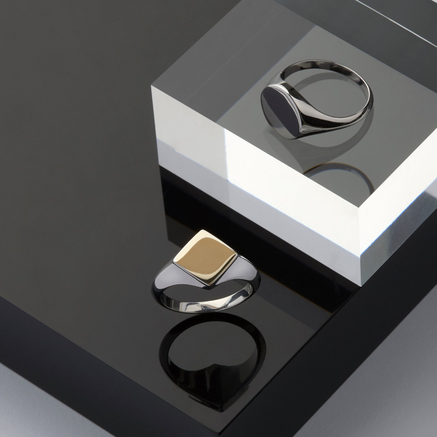 Rhembo Signet Ring. 9ct Yellow Gold & Sterling Silver - MONARC CONCIERGE