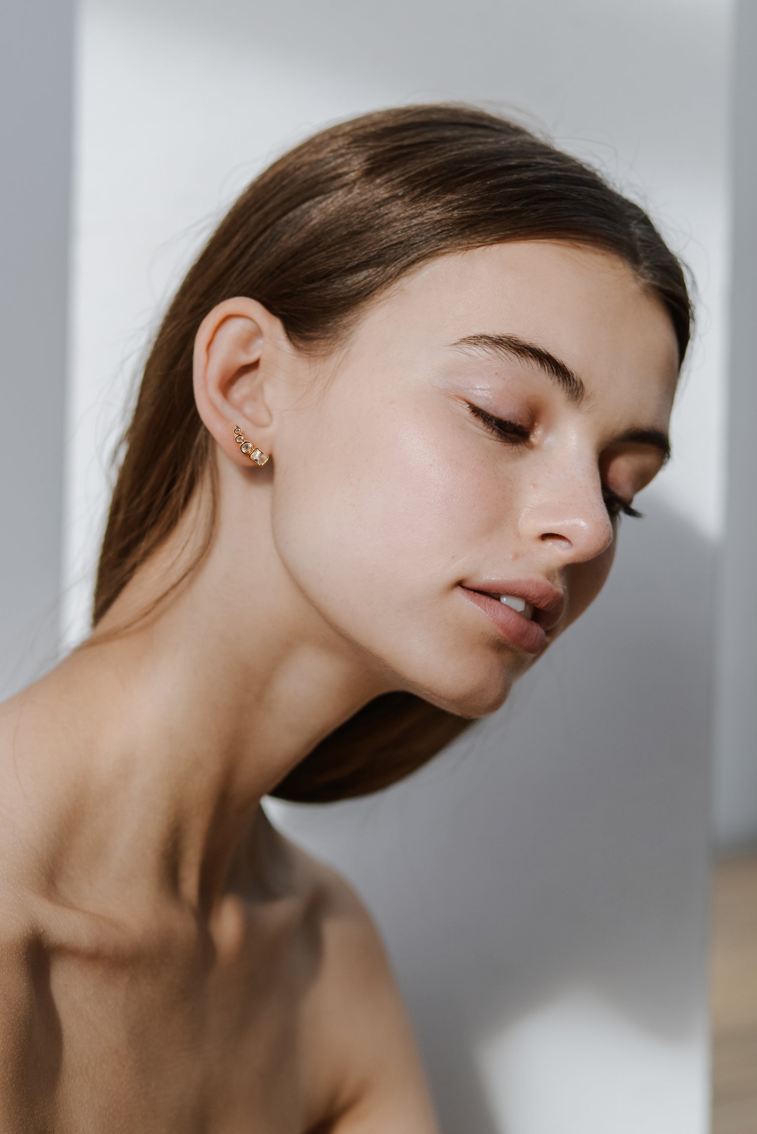 Thea Diamond Ear Pin. 9k Yellow Gold - MONARC CONCIERGE