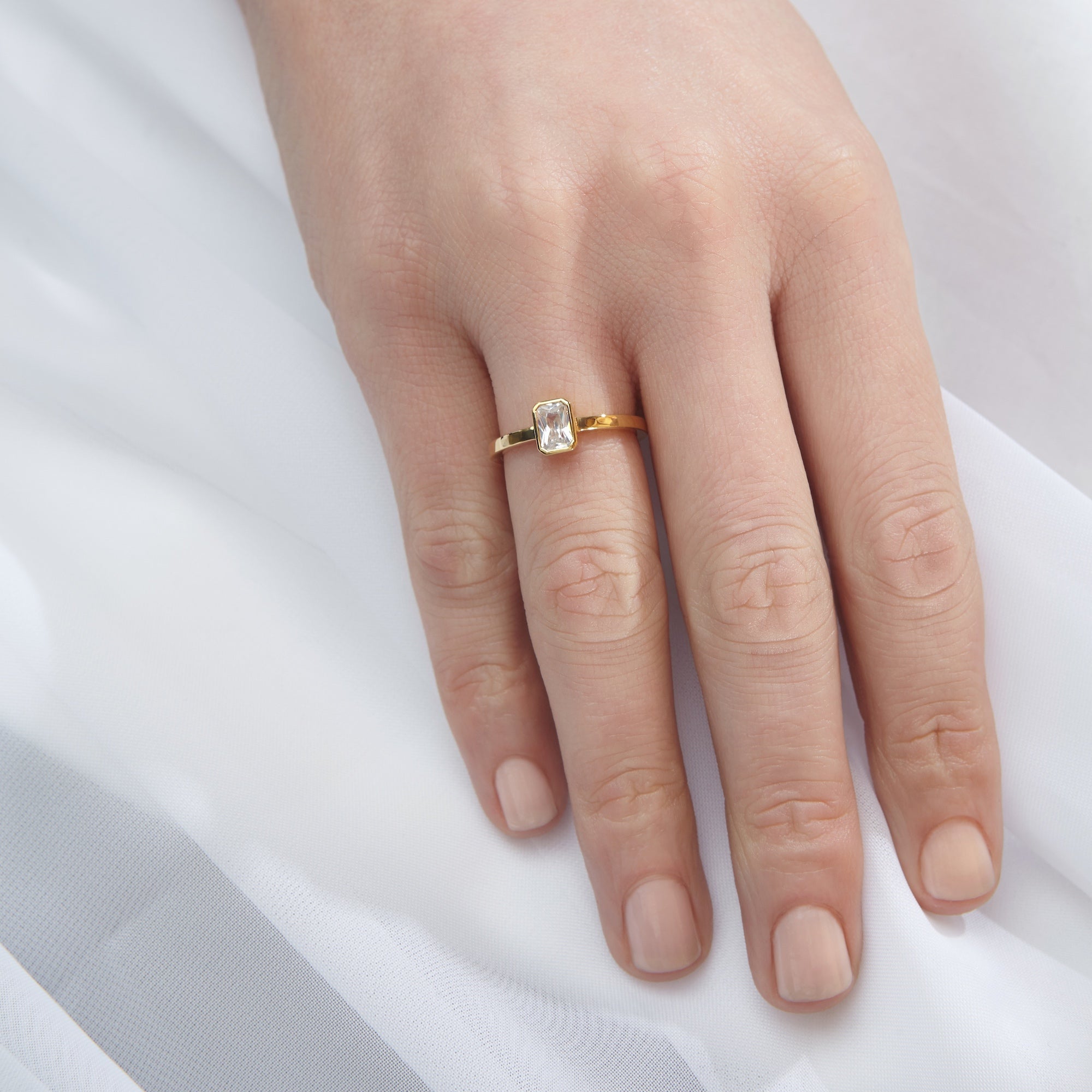 Thea Diamond Solitaire Ring. 18k White Gold or Platinum - MONARC CONCIERGE